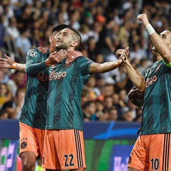 英雄不仅在 英雄不仅在