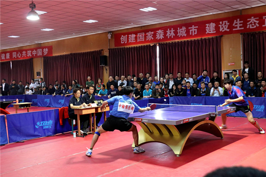 通过与其他 通过与其他