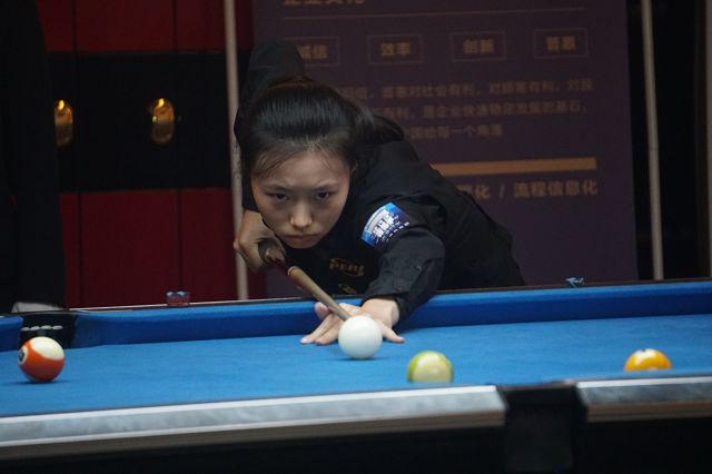 袖章与胸前 袖章与胸前